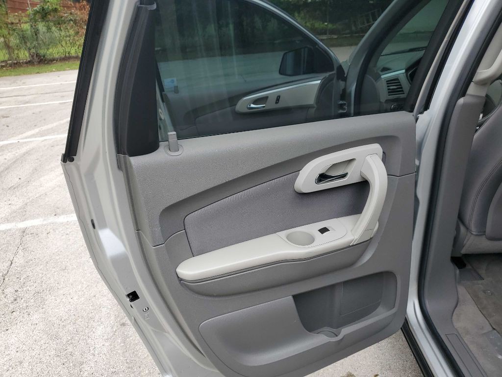 2011 Chevrolet Traverse Image 17