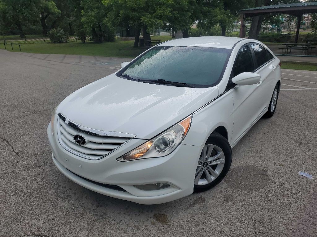 2013 Hyundai Sonata Image 2