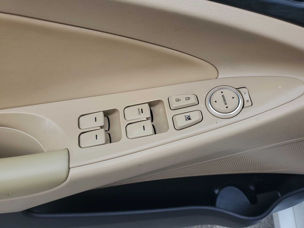2013 Hyundai Sonata Image 16