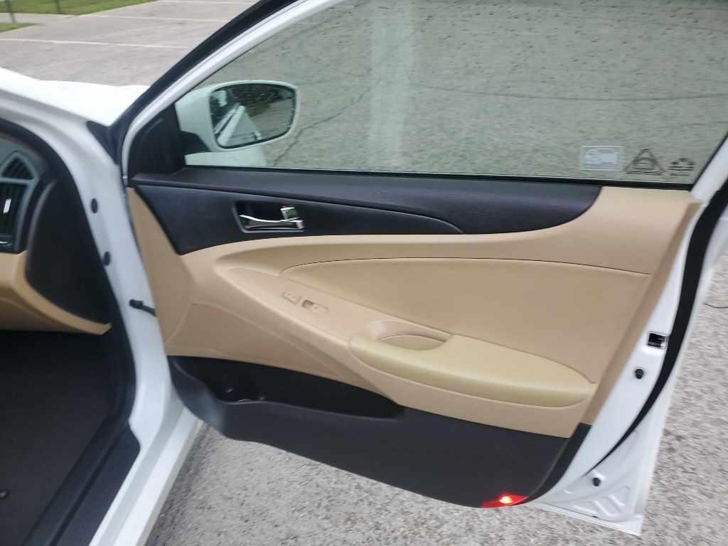 2013 Hyundai Sonata Image 24