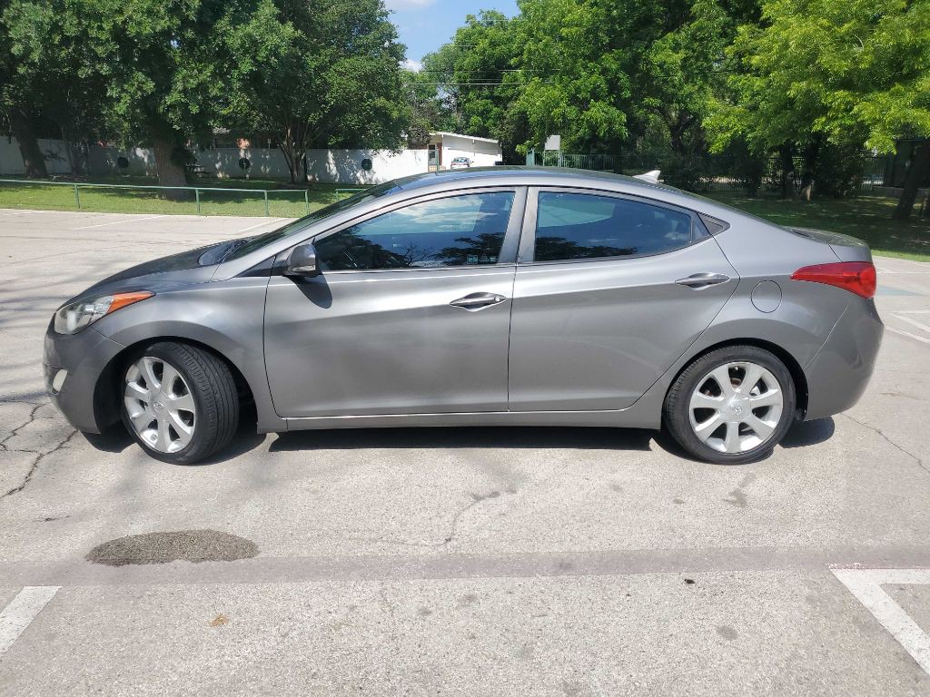 2013 Hyundai Elantra Image 3