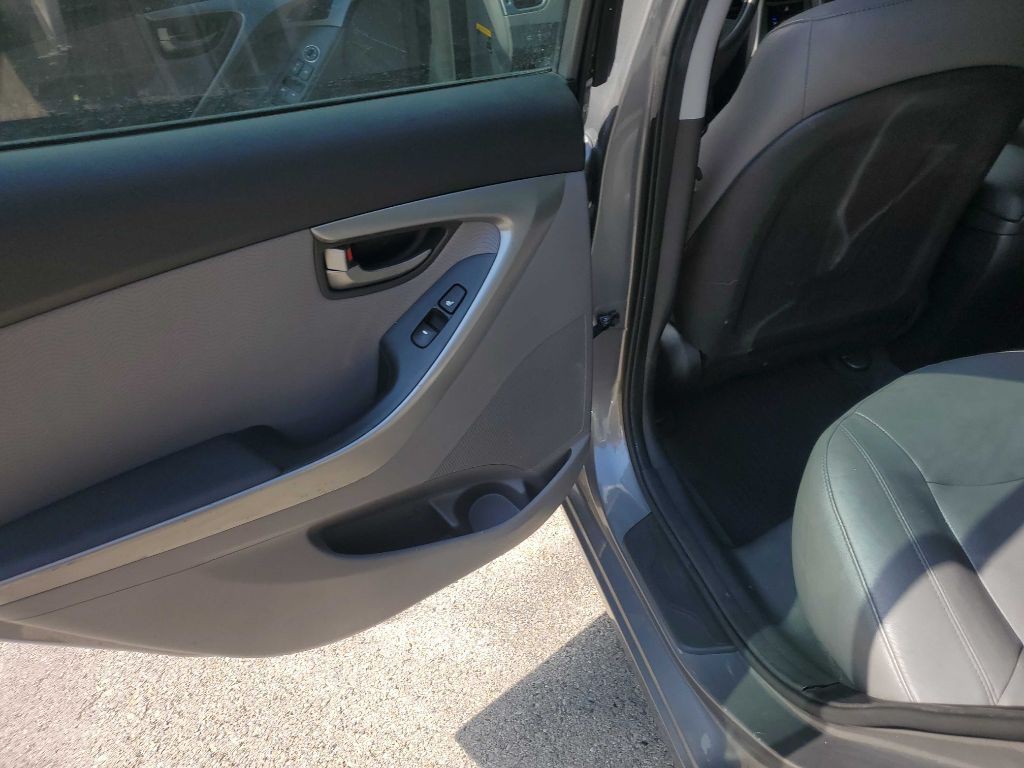 2013 Hyundai Elantra Image 14