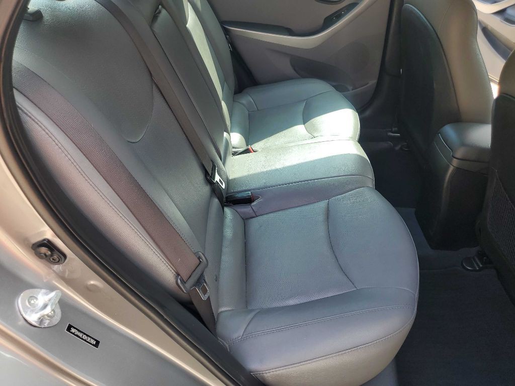 2013 Hyundai Elantra Image 18