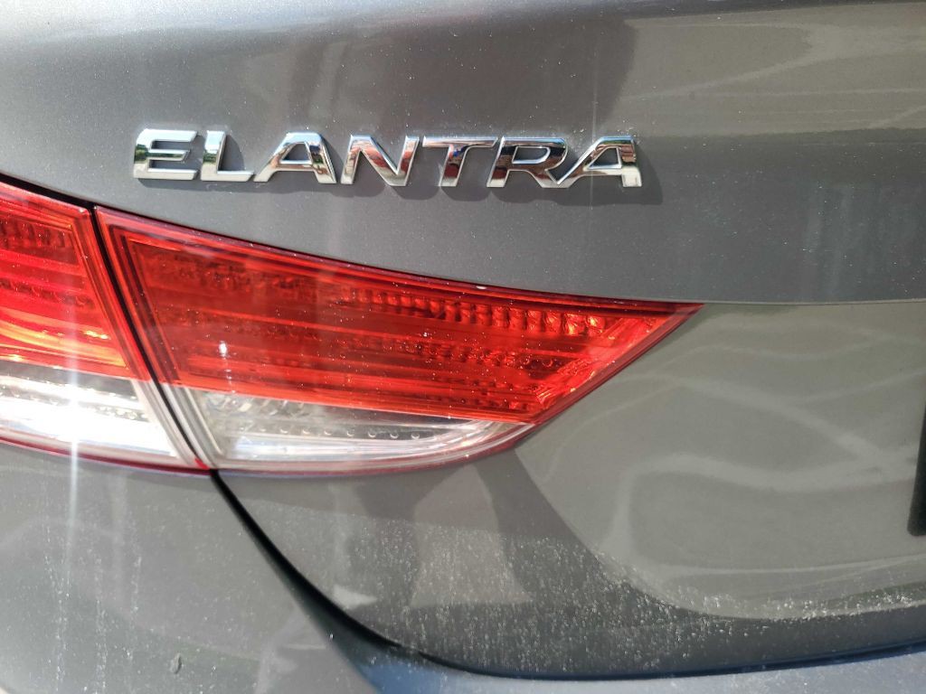 2013 Hyundai Elantra Image 30