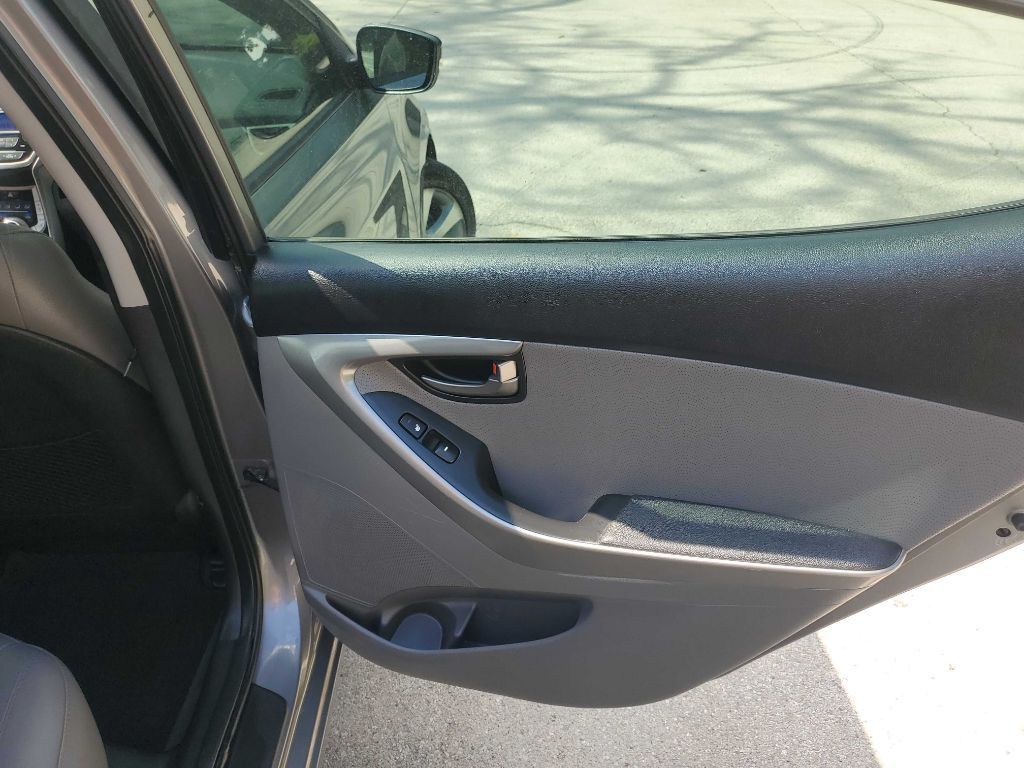 2013 Hyundai Elantra Image 38