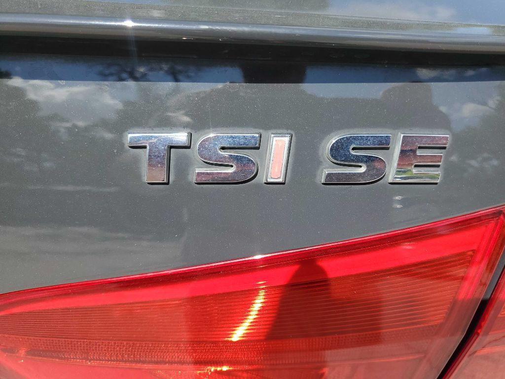 2015 Volkswagen Passat Image 16