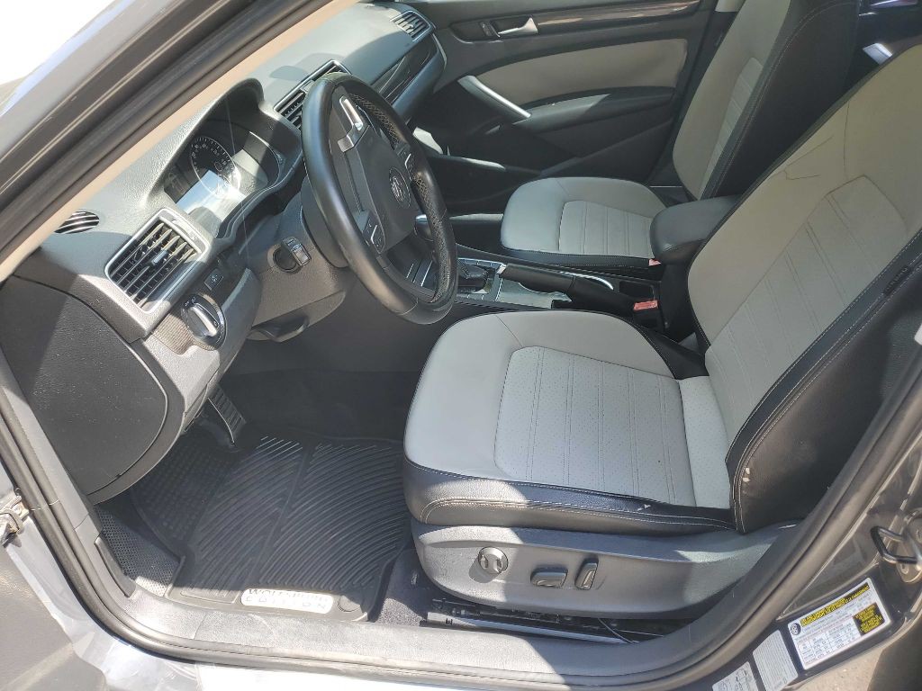 2015 Volkswagen Passat Image 19
