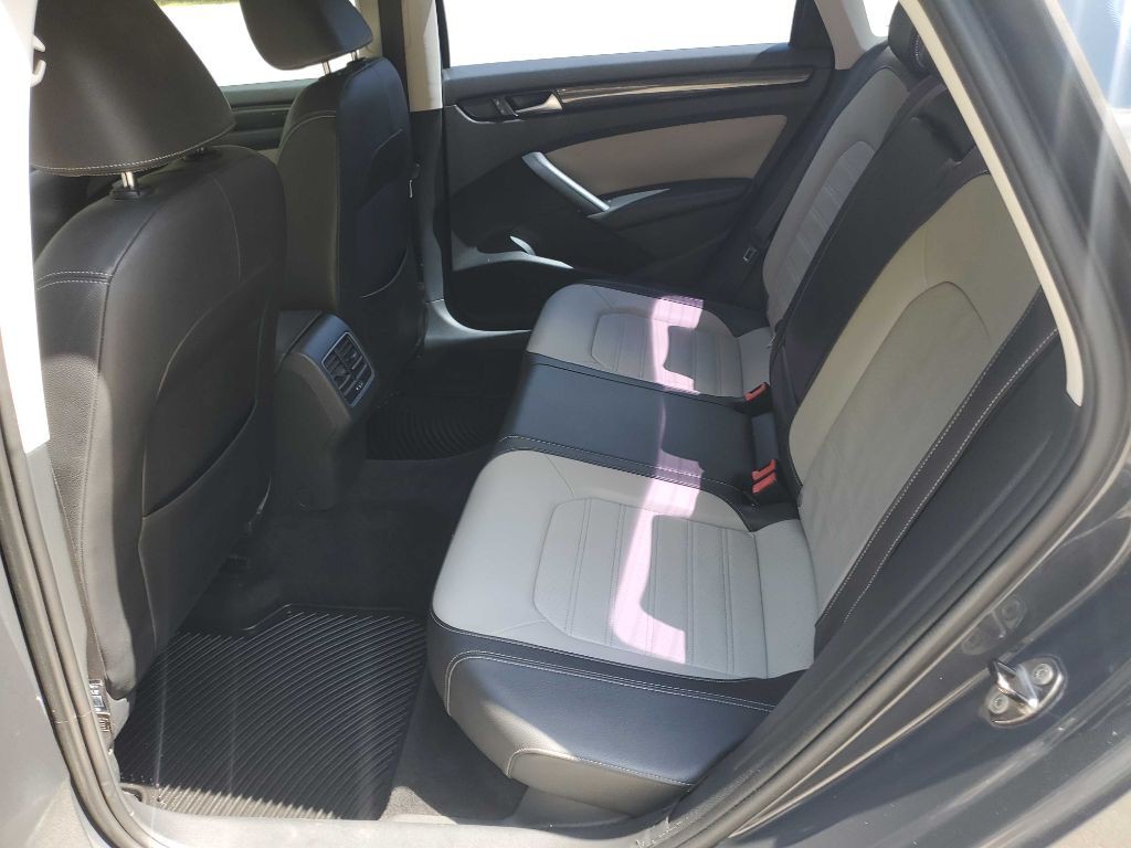 2015 Volkswagen Passat Image 22