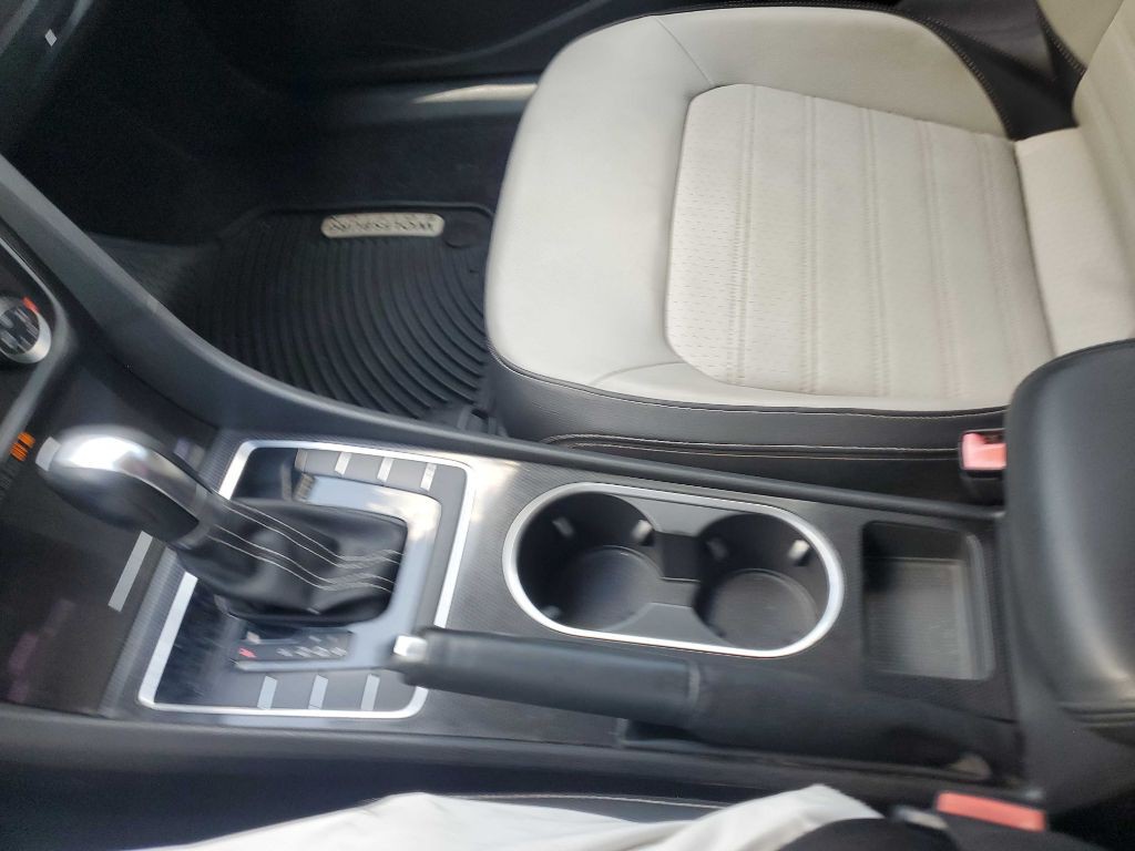 2015 Volkswagen Passat Image 34