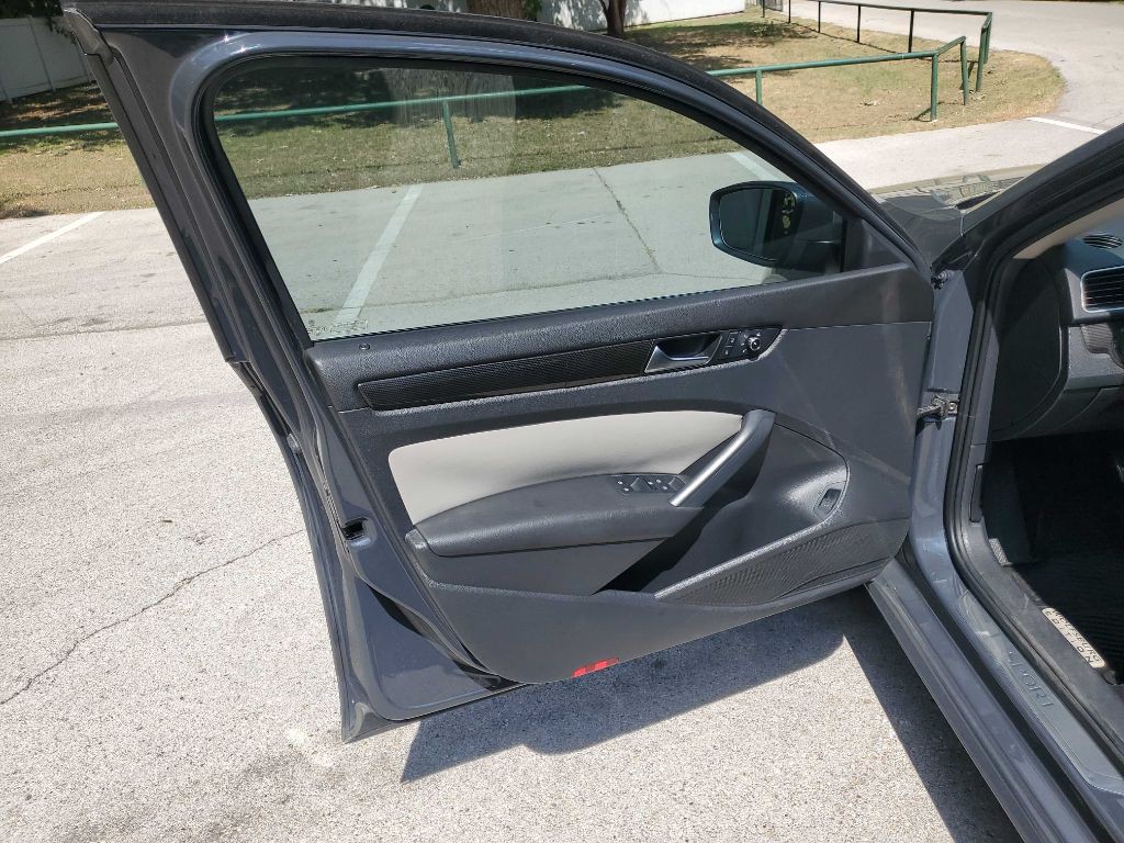 2015 Volkswagen Passat Image 47