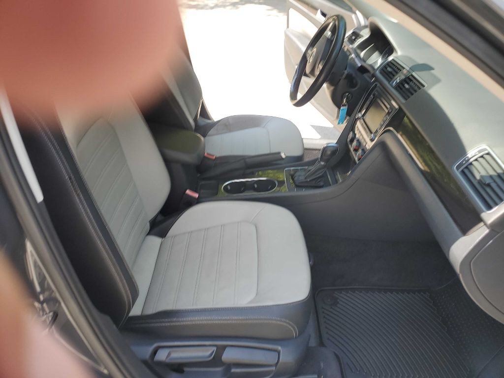 2015 Volkswagen Passat Image 48