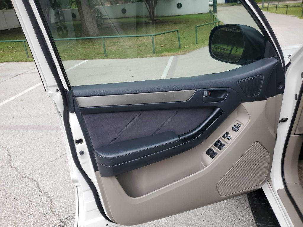 2004 Toyota 4Runner Image 19