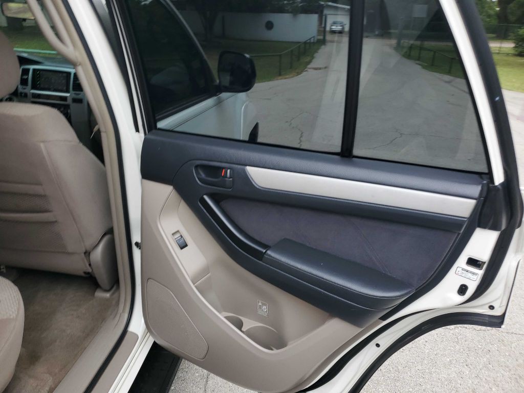 2004 Toyota 4Runner Image 26