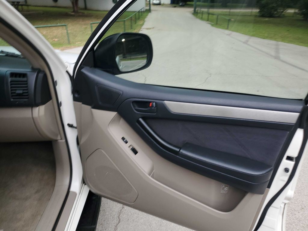 2004 Toyota 4Runner Image 28