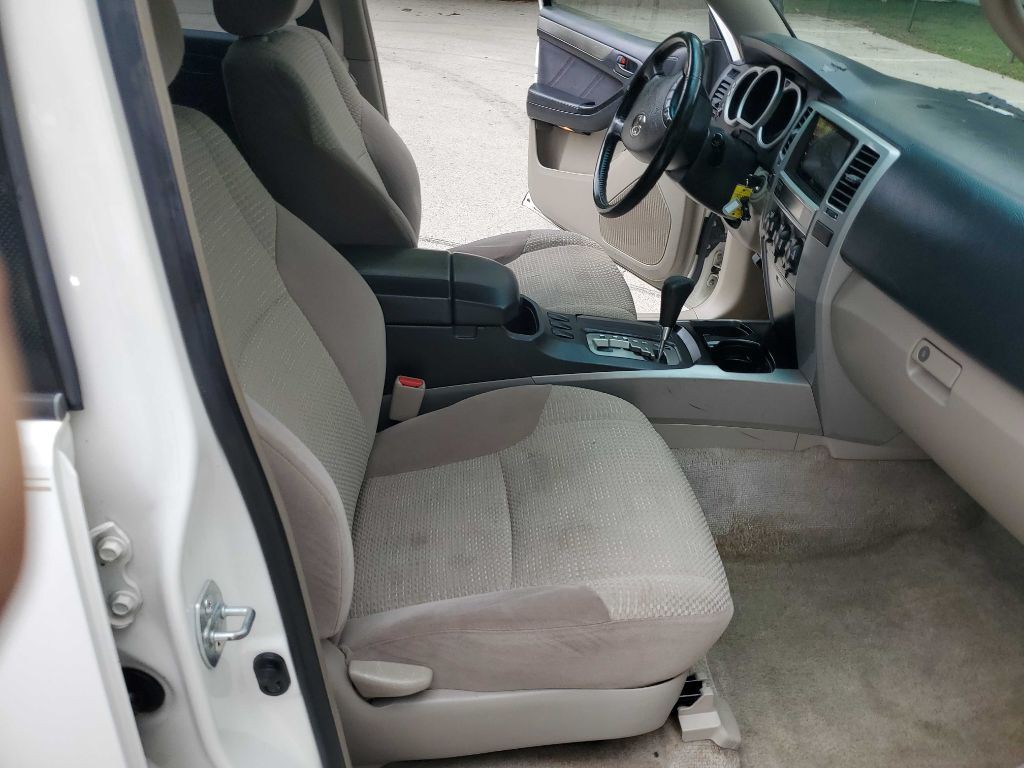 2004 Toyota 4Runner Image 29
