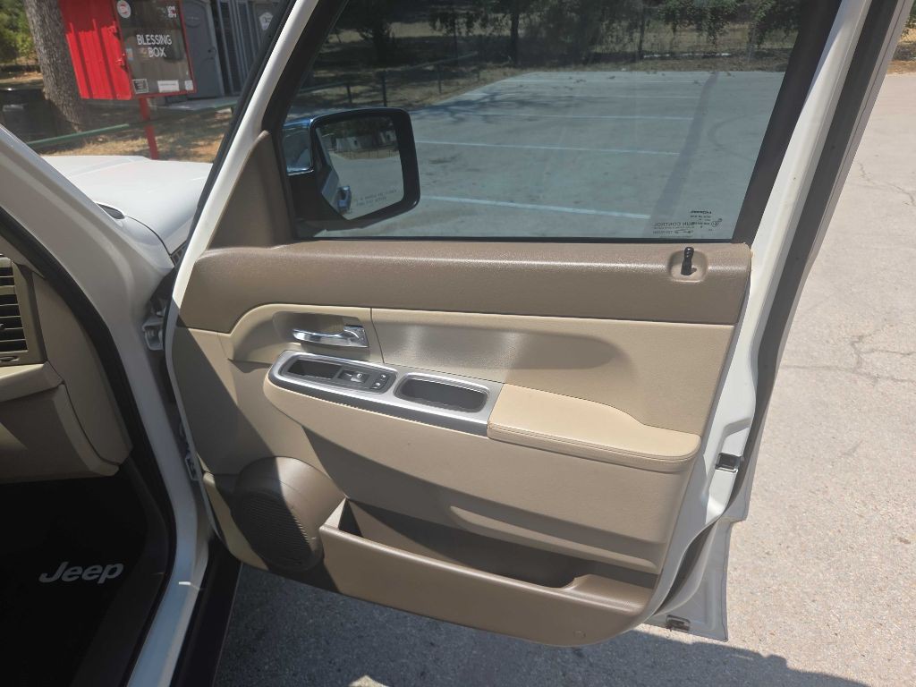 2010 Jeep Liberty Image 30
