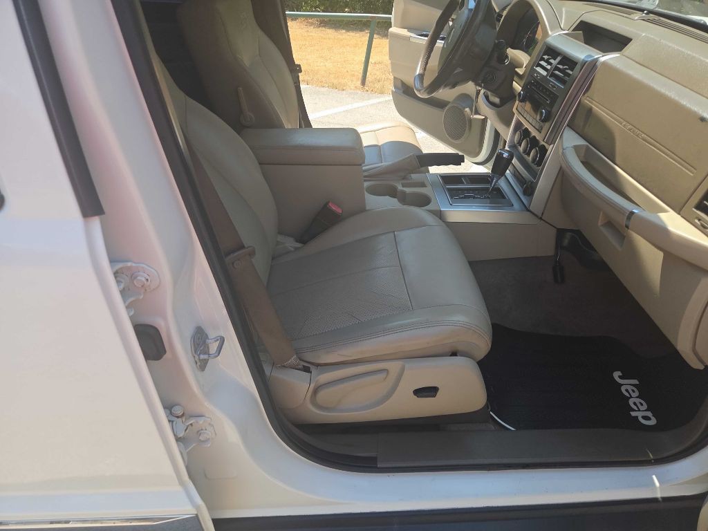 2010 Jeep Liberty Image 31