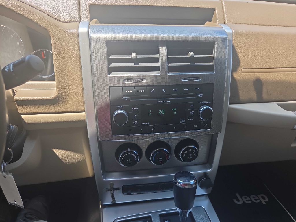 2010 Jeep Liberty Image 35