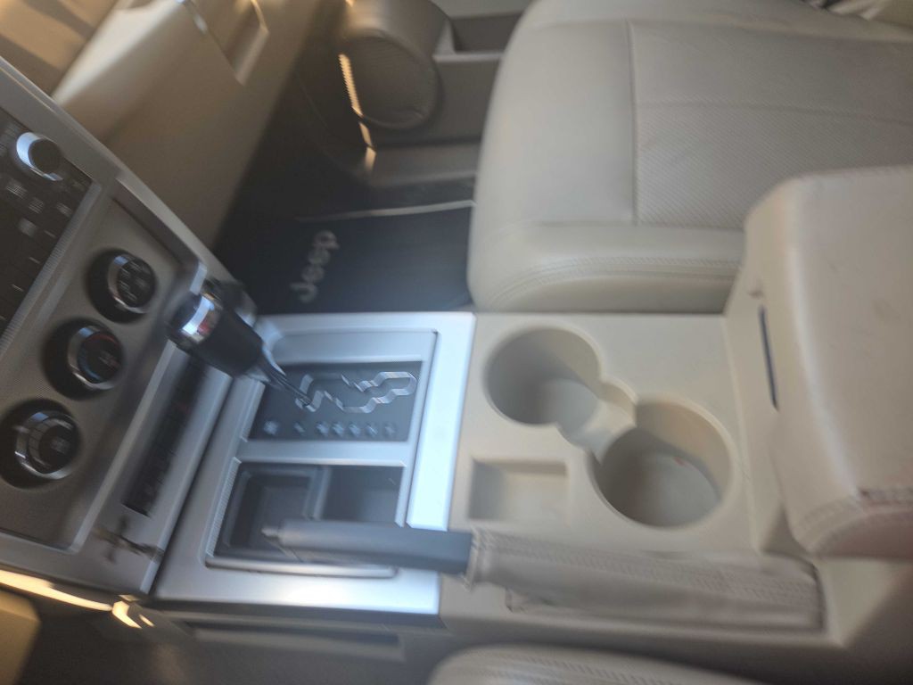 2010 Jeep Liberty Image 36