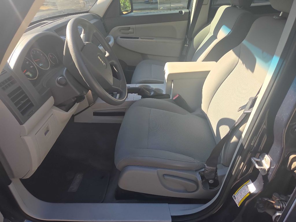 2008 Jeep Liberty Image 21