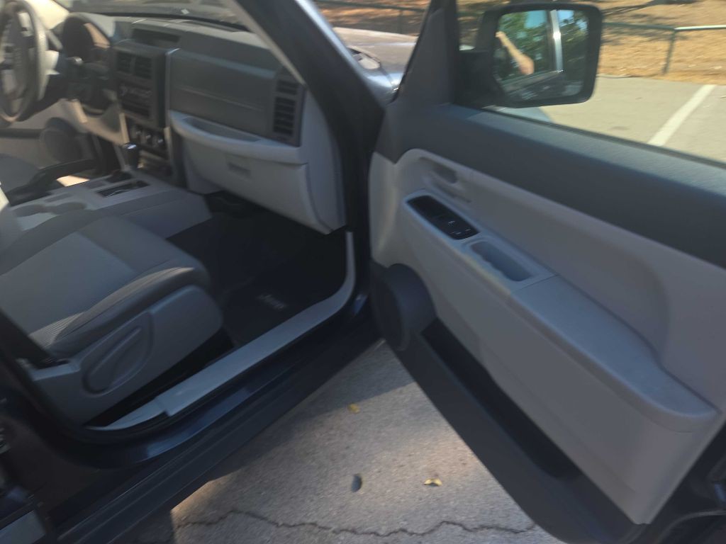 2008 Jeep Liberty Image 26