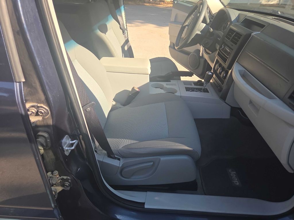 2008 Jeep Liberty Image 28
