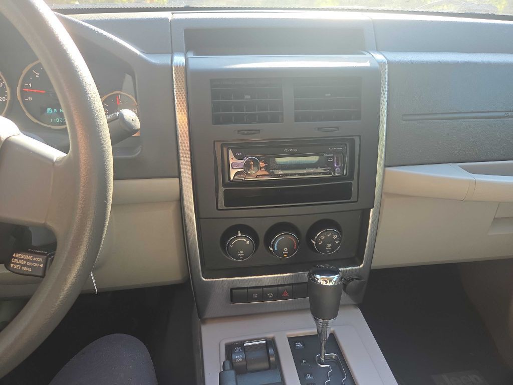 2008 Jeep Liberty Image 32