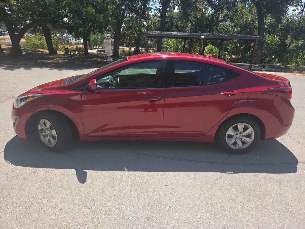 2016 Hyundai Elantra Image 3