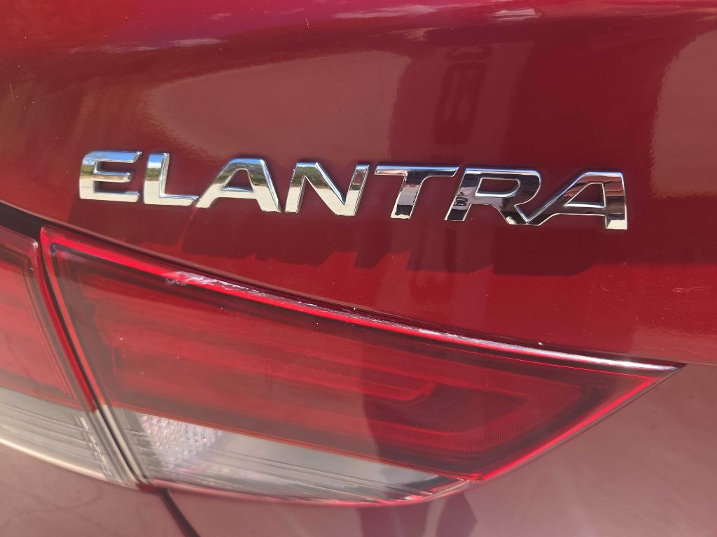 2016 Hyundai Elantra Image 13