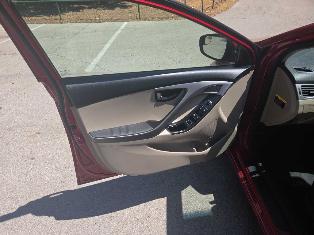 2016 Hyundai Elantra Image 14