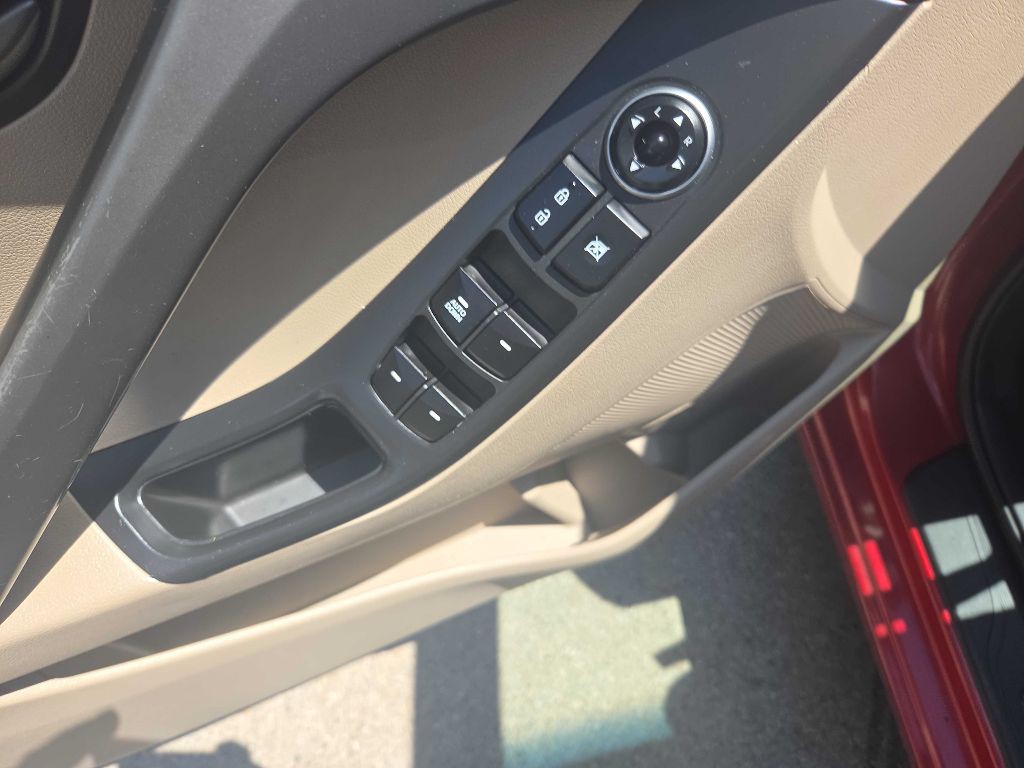 2016 Hyundai Elantra Image 15
