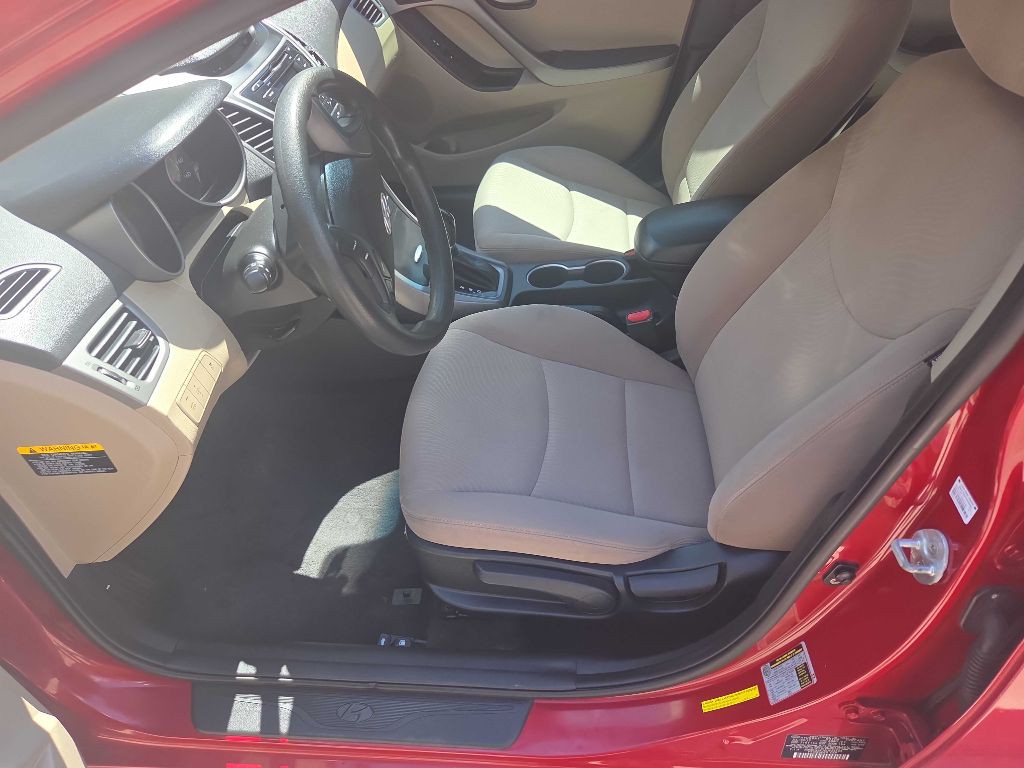 2016 Hyundai Elantra Image 16