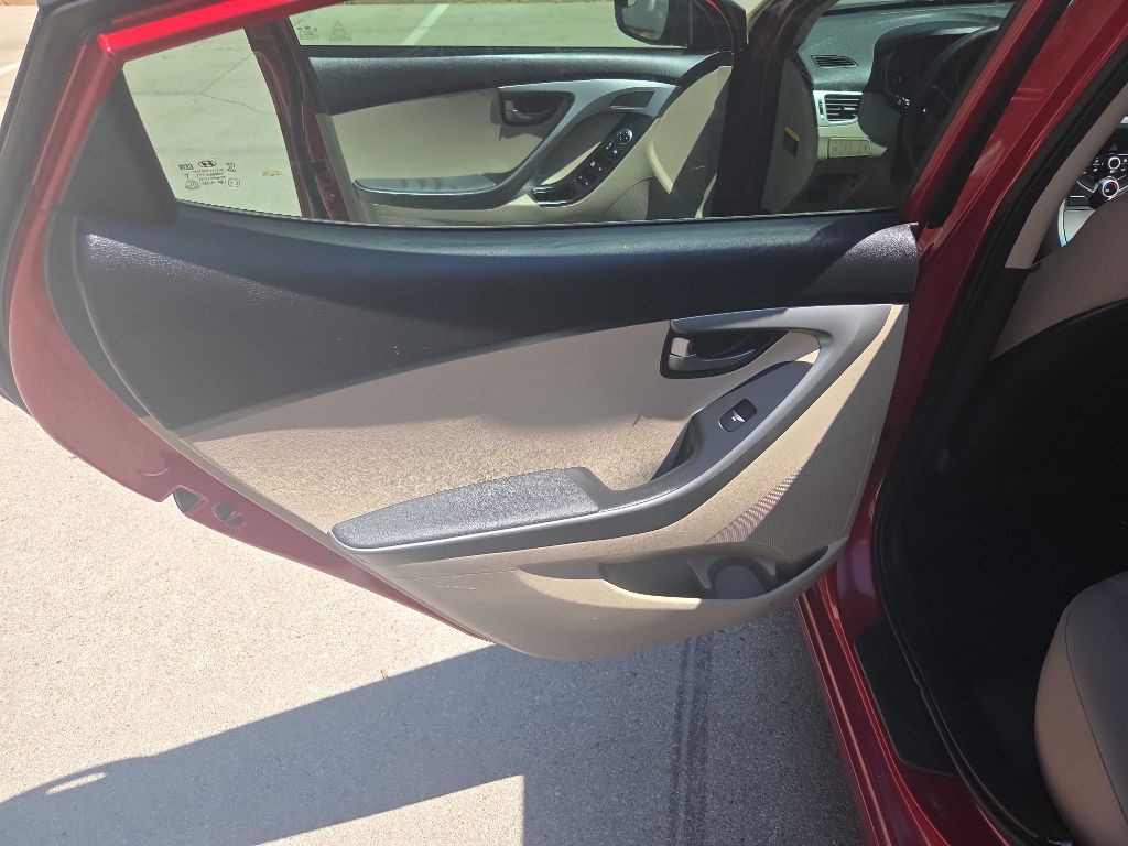 2016 Hyundai Elantra Image 17