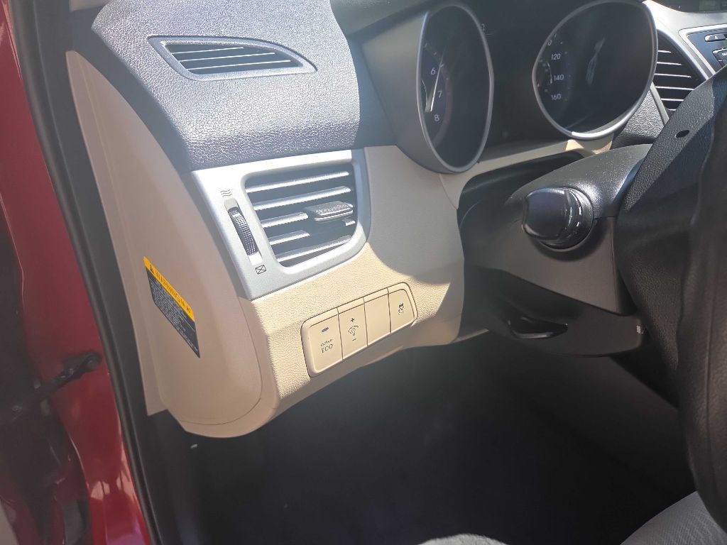 2016 Hyundai Elantra Image 25