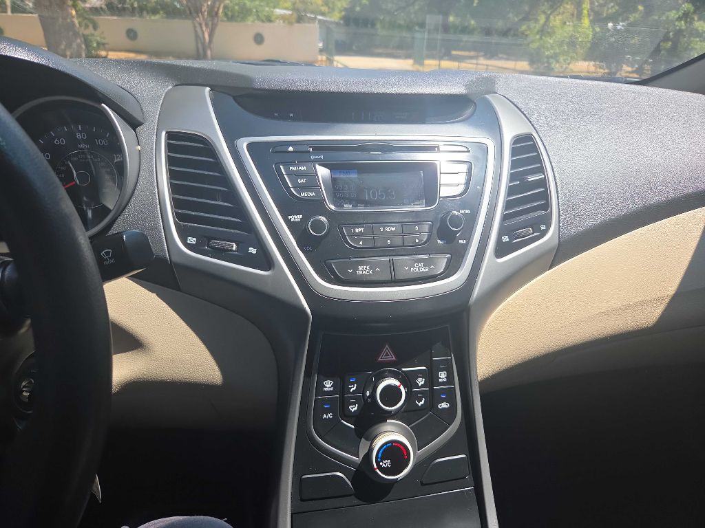 2016 Hyundai Elantra Image 28