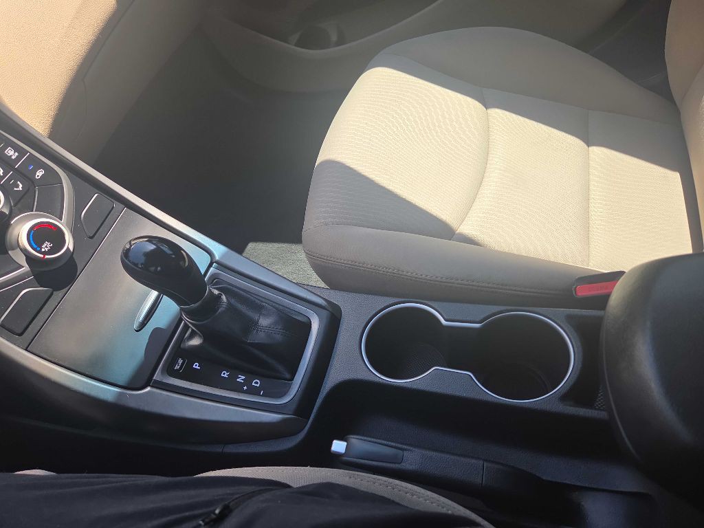 2016 Hyundai Elantra Image 30