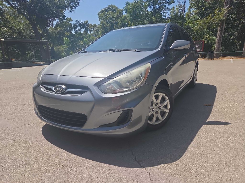 2014 Hyundai Accent Image 1