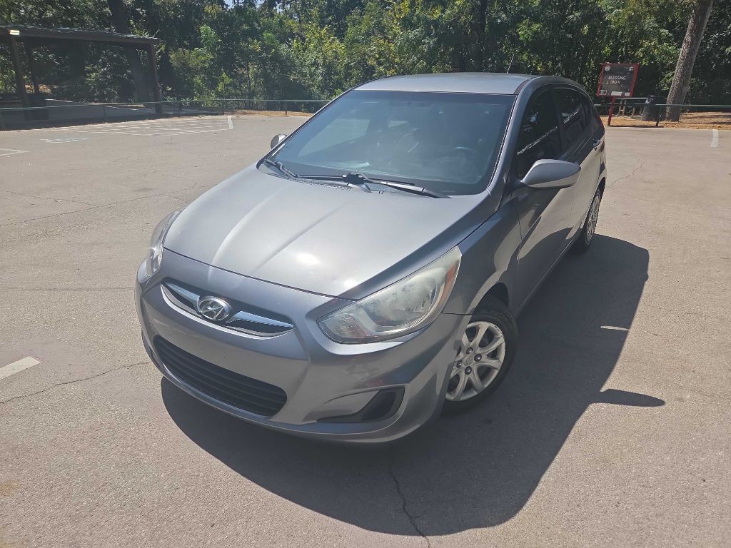 2014 Hyundai Accent Image 2