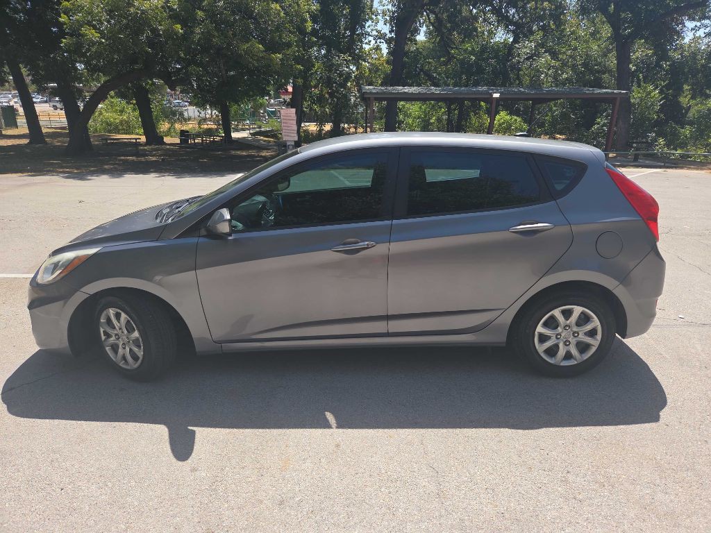 2014 Hyundai Accent Image 3