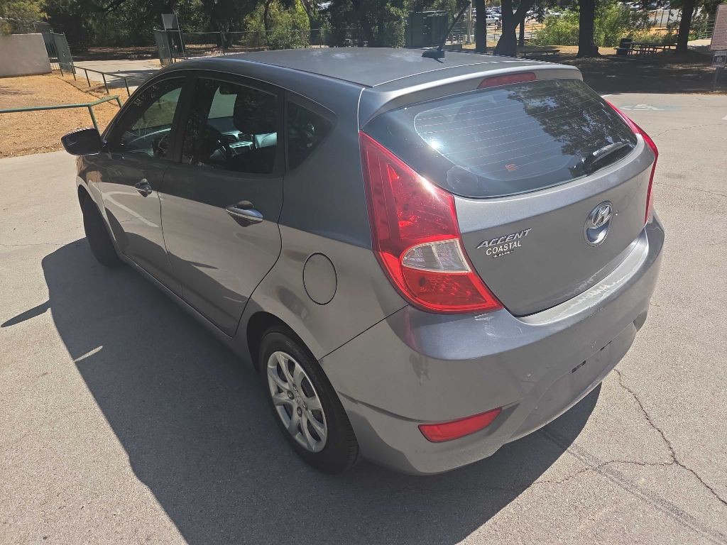 2014 Hyundai Accent Image 4