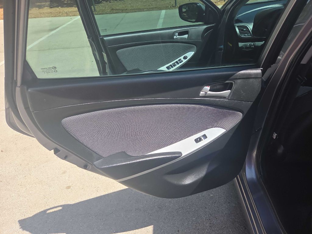 2014 Hyundai Accent Image 17