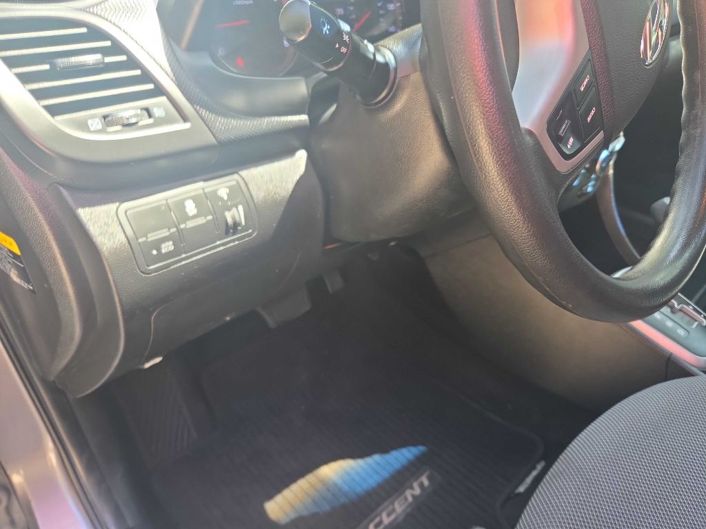 2014 Hyundai Accent Image 24