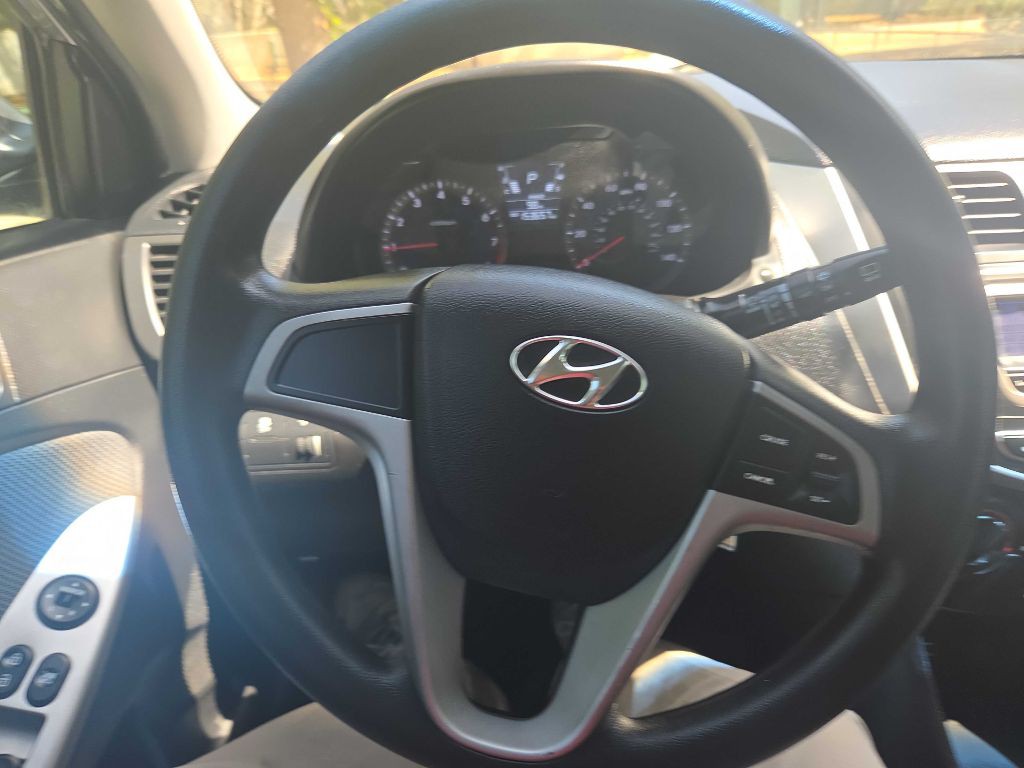 2014 Hyundai Accent Image 25