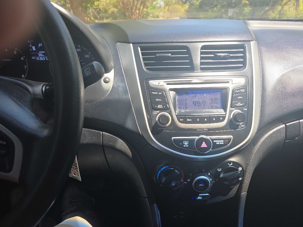 2014 Hyundai Accent Image 27