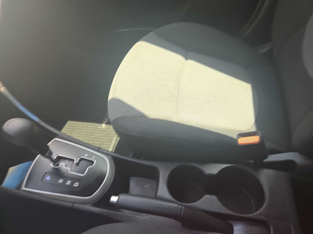 2014 Hyundai Accent Image 29