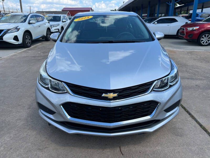 2018 Chevrolet Cruze Image 2