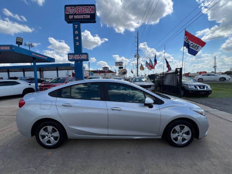 2018 Chevrolet Cruze Image 3