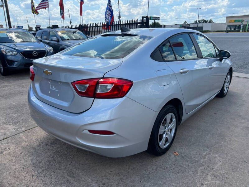 2018 Chevrolet Cruze Image 4