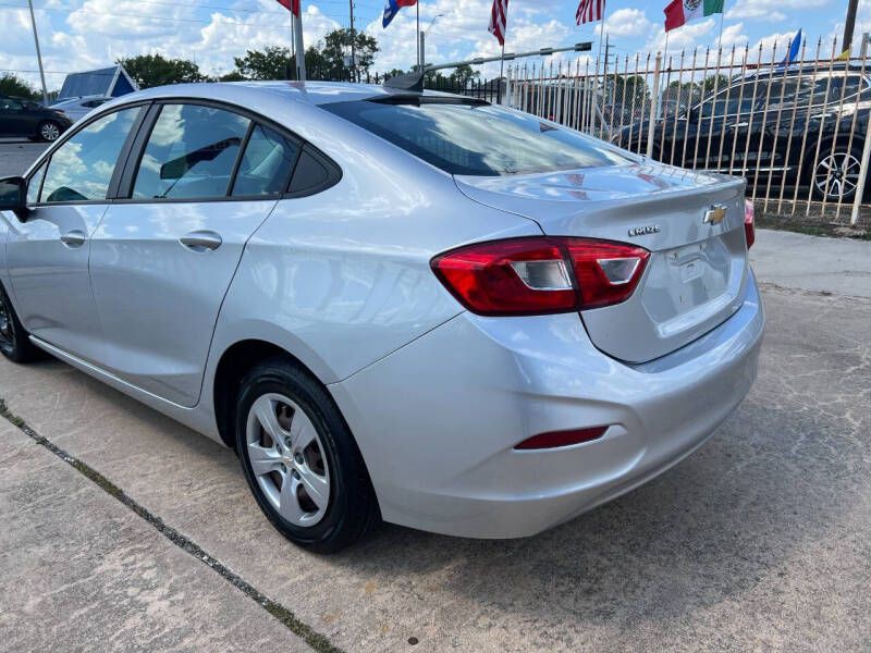 2018 Chevrolet Cruze Image 5