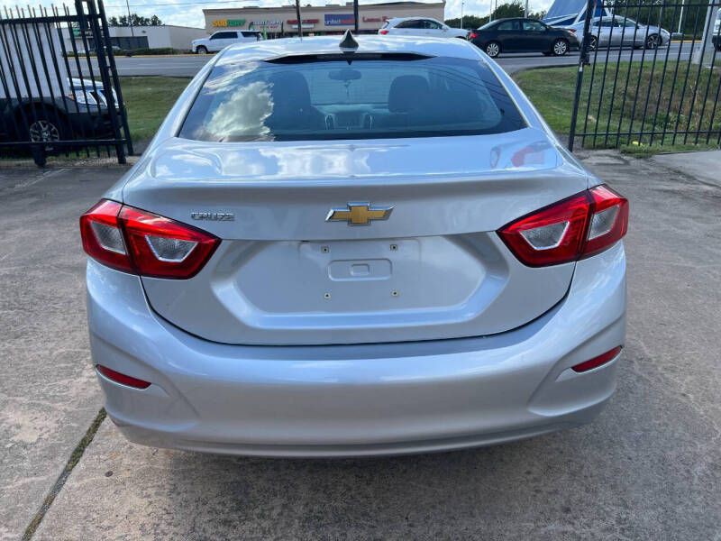 2018 Chevrolet Cruze Image 6
